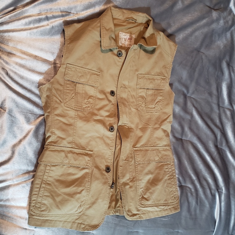 Article Cut sleeve jacket